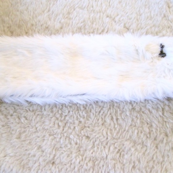 Fossil Faux Fur Pull-Through Scarf - Picture 2 of 7